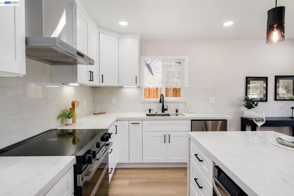 Image 8 of property listing at 25589 Belhaven St, Hayward, CA 94545