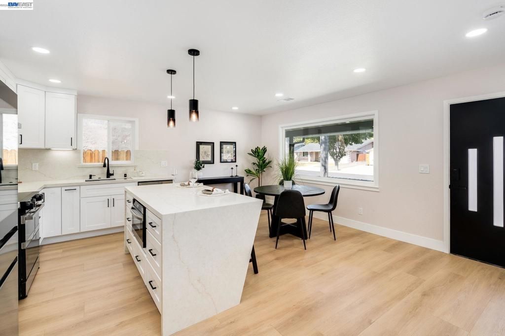 Image 9 of property listing at 25589 Belhaven St, Hayward, CA 94545