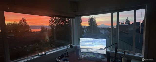 7038 52nd Avenue NE, Seattle, WA 98115