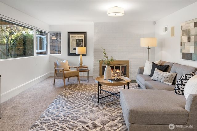 7038 52nd Avenue NE, Seattle, WA 98115