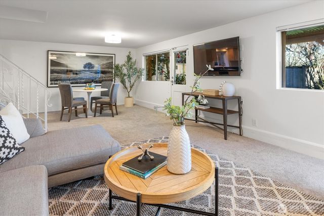 7038 52nd Avenue NE, Seattle, WA 98115