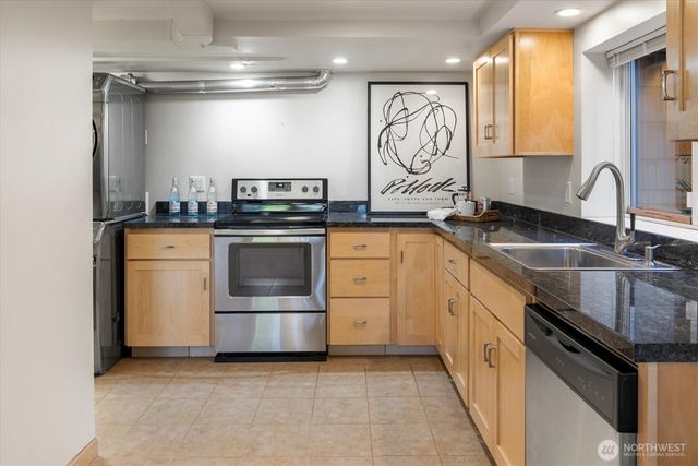 7038 52nd Avenue NE, Seattle, WA 98115