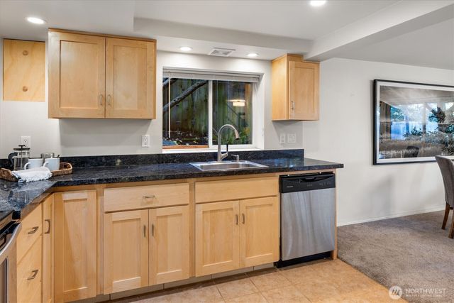 7038 52nd Avenue NE, Seattle, WA 98115