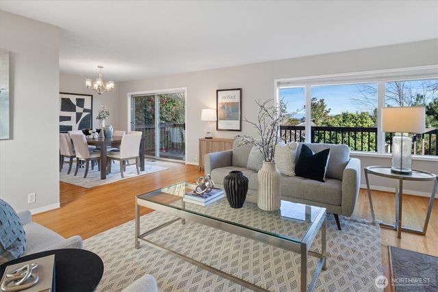 7038 52nd Avenue NE, Seattle, WA 98115