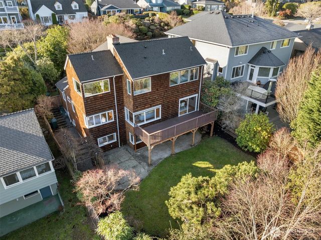 7038 52nd Avenue NE, Seattle, WA 98115