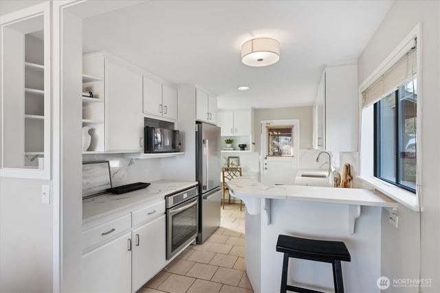 7038 52nd Avenue NE, Seattle, WA 98115