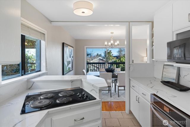 7038 52nd Avenue NE, Seattle, WA 98115