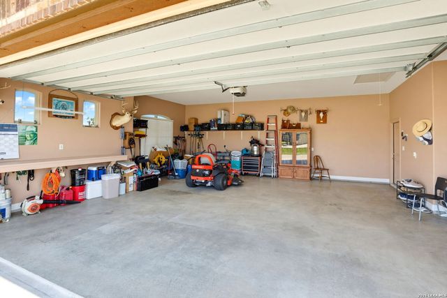 211 Siena Woods, Marion, TX 78124