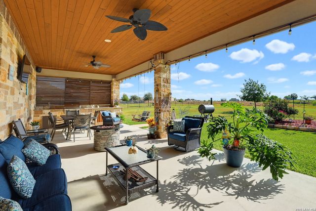 211 Siena Woods, Marion, TX 78124