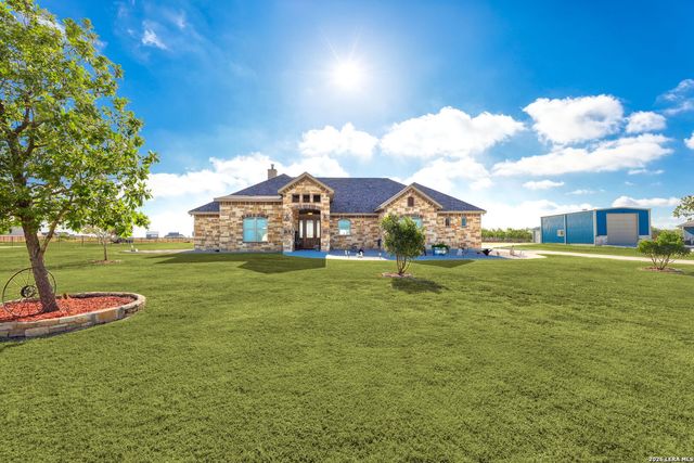 211 Siena Woods, Marion, TX 78124