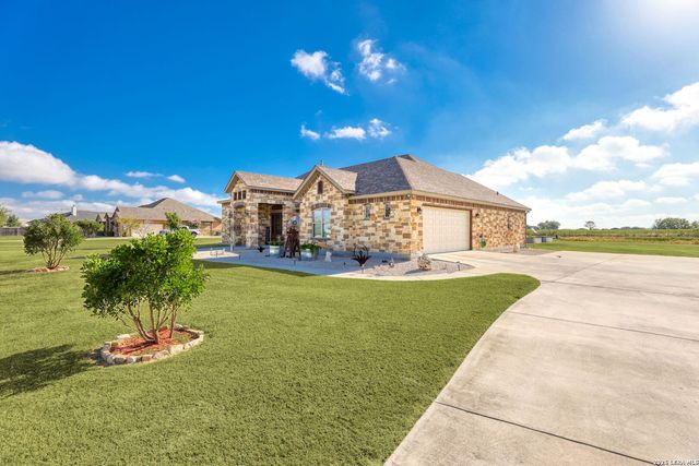 211 Siena Woods, Marion, TX 78124