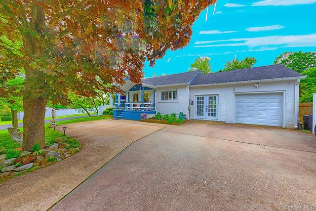 8 Van Cedar Street SE 8, Brentwood, NY 11717