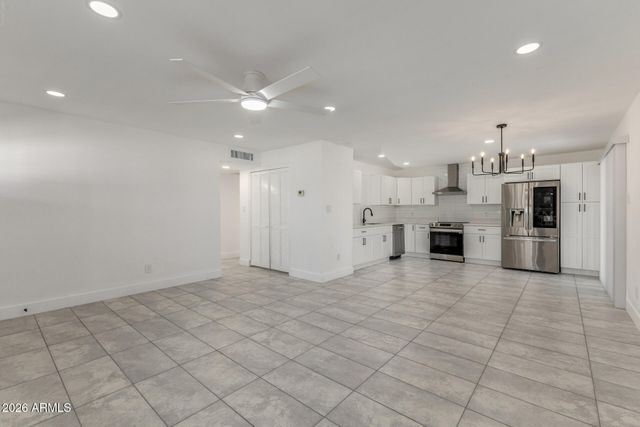 4620 E SOUTHERN Avenue, Phoenix, AZ 85042