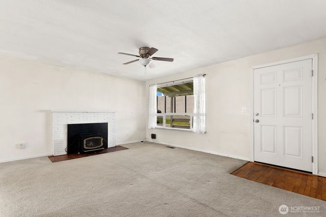 21222 33rd Ave S, Seatac, WA 98198