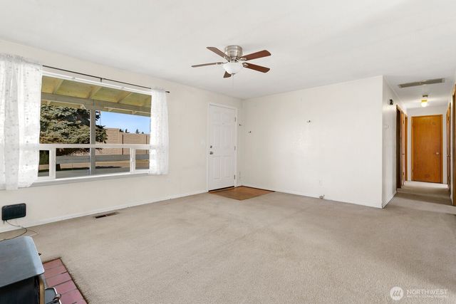 21222 33rd Ave S, Seatac, WA 98198