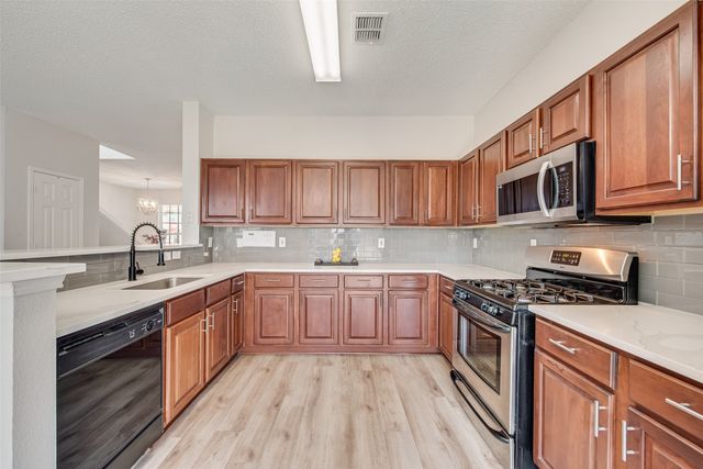 7707 Tin Cup Drive, Arlington, TX 76001
