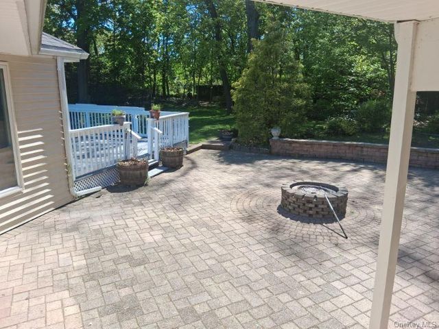 81 Union Avenue 81, Amityville, NY 11701