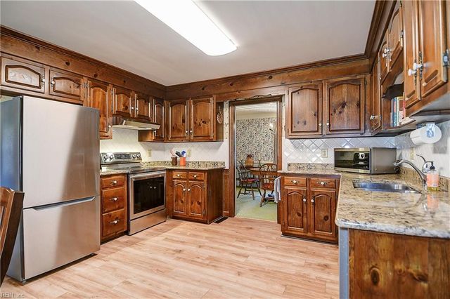 4504 Old English CIR, Virginia Beach, VA 23455