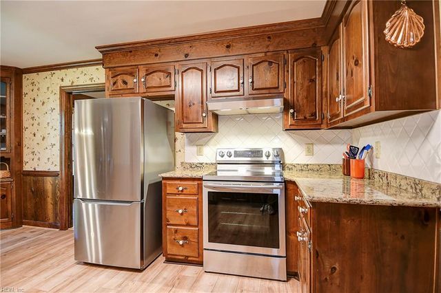 4504 Old English CIR, Virginia Beach, VA 23455