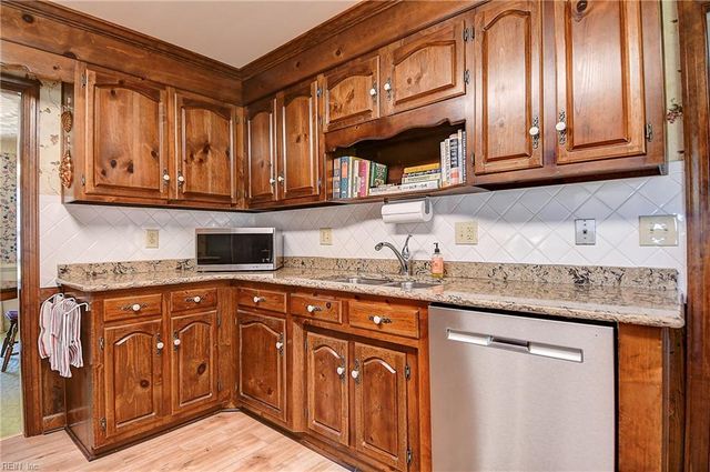 4504 Old English CIR, Virginia Beach, VA 23455
