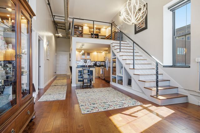 212 N Center Street 205, Bloomington, IL 61701