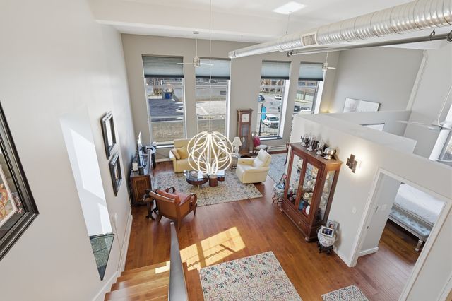 212 N Center Street 205, Bloomington, IL 61701