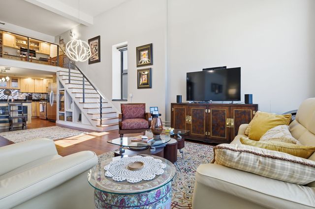 212 N Center Street 205, Bloomington, IL 61701