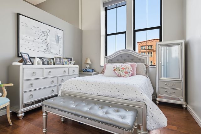 212 N Center Street 205, Bloomington, IL 61701