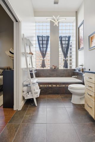 212 N Center Street 205, Bloomington, IL 61701