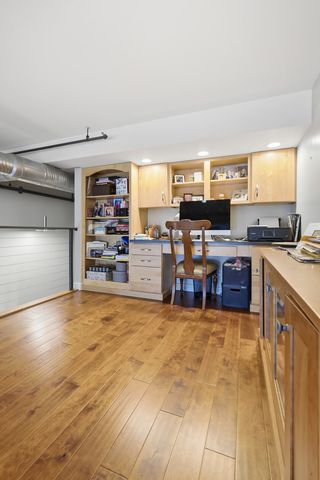 212 N Center Street 205, Bloomington, IL 61701