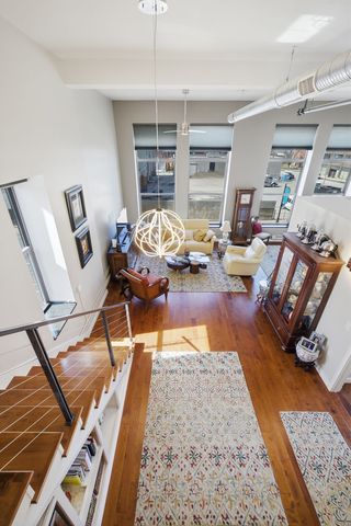 212 N Center Street 205, Bloomington, IL 61701