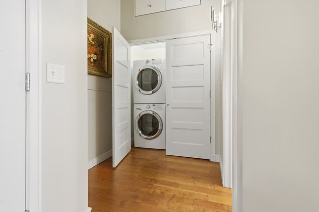 212 N Center Street 205, Bloomington, IL 61701