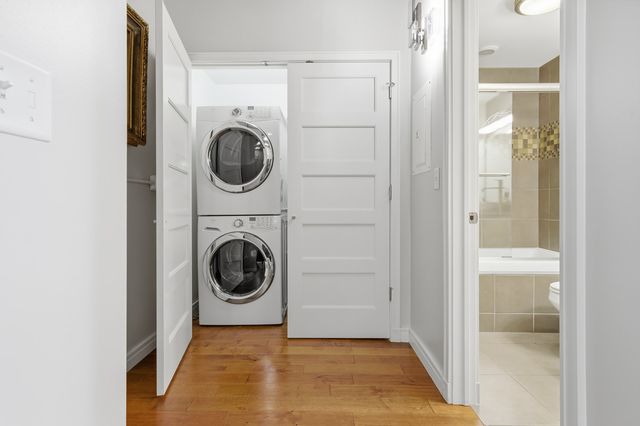 212 N Center Street 205, Bloomington, IL 61701