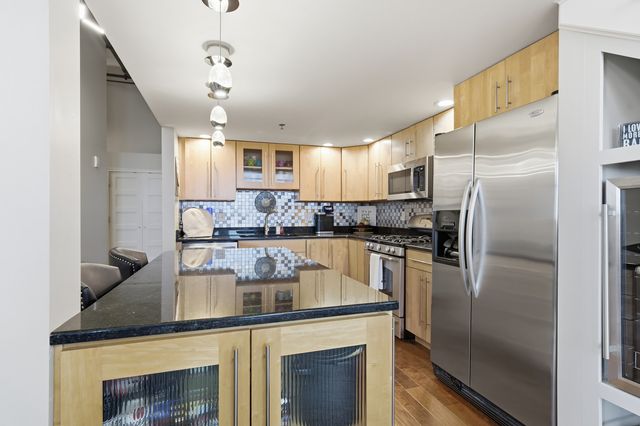 212 N Center Street 205, Bloomington, IL 61701