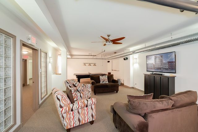 212 N Center Street 205, Bloomington, IL 61701