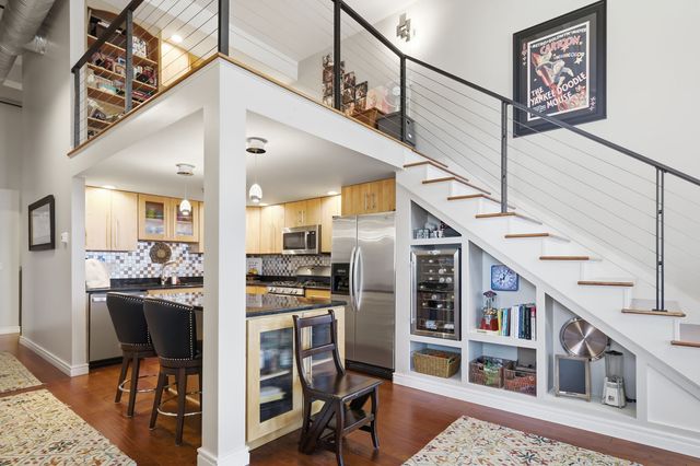 212 N Center Street 205, Bloomington, IL 61701