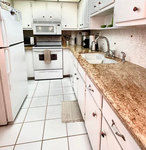 2840 S Ocean Boulevard 2210, Palm Beach, FL 33480