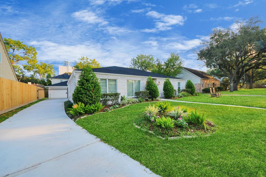 12318 Queensbury Lane, Houston, TX 77024