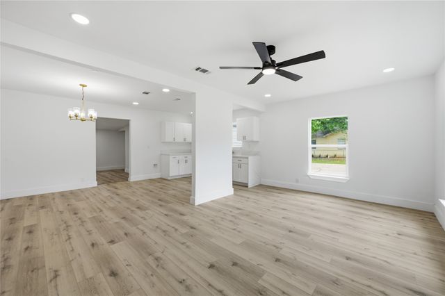 2700 Vogt Street, Fort Worth, TX 76105