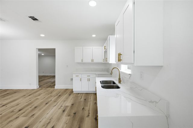 2700 Vogt Street, Fort Worth, TX 76105