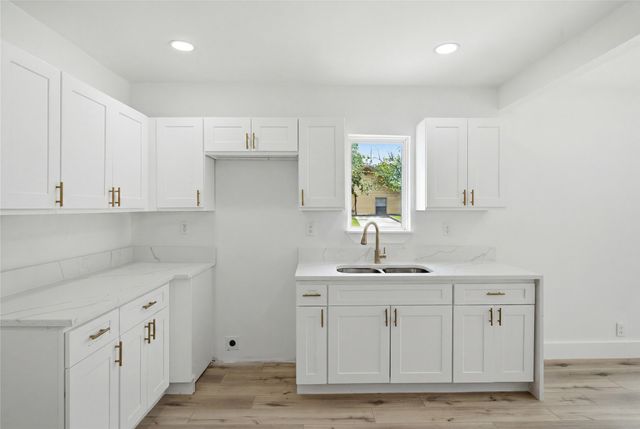 2700 Vogt Street, Fort Worth, TX 76105