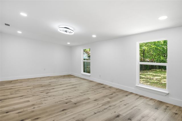 2700 Vogt Street, Fort Worth, TX 76105
