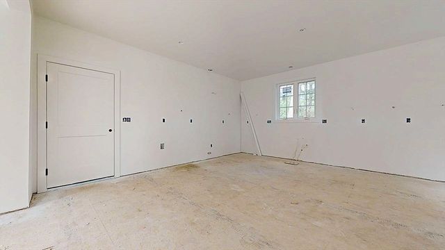 6 Barrows Rd, Worcester, MA 01609