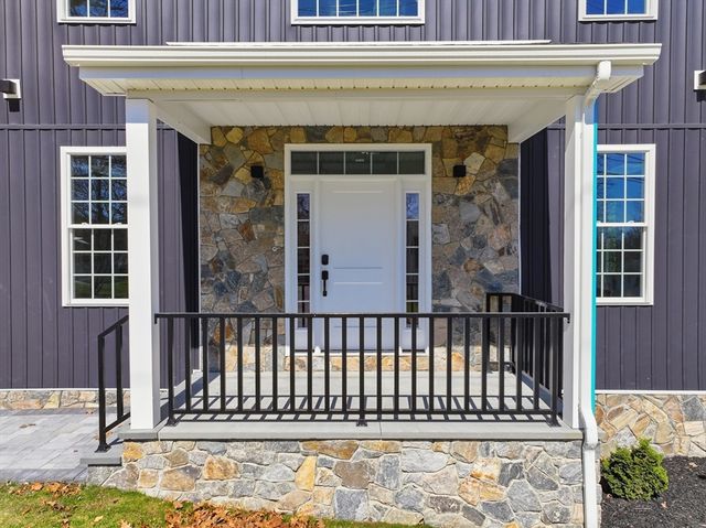 6 Barrows Rd, Worcester, MA 01609