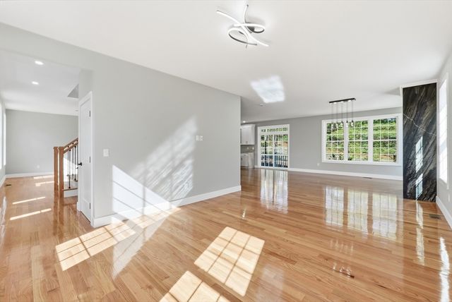6 Barrows Rd, Worcester, MA 01609