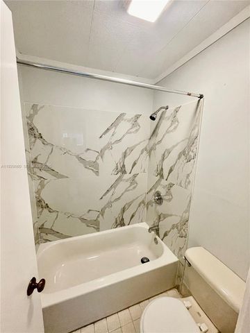 2161 NE 42nd St 6, Lighthouse Point, FL 33064