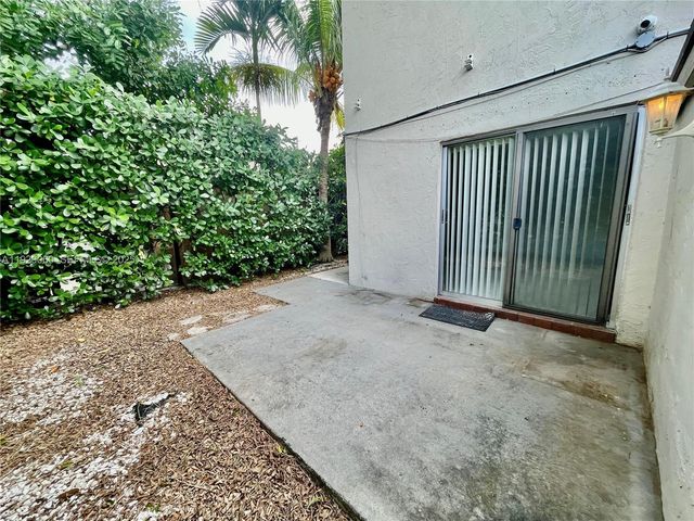 2161 NE 42nd St 6, Lighthouse Point, FL 33064