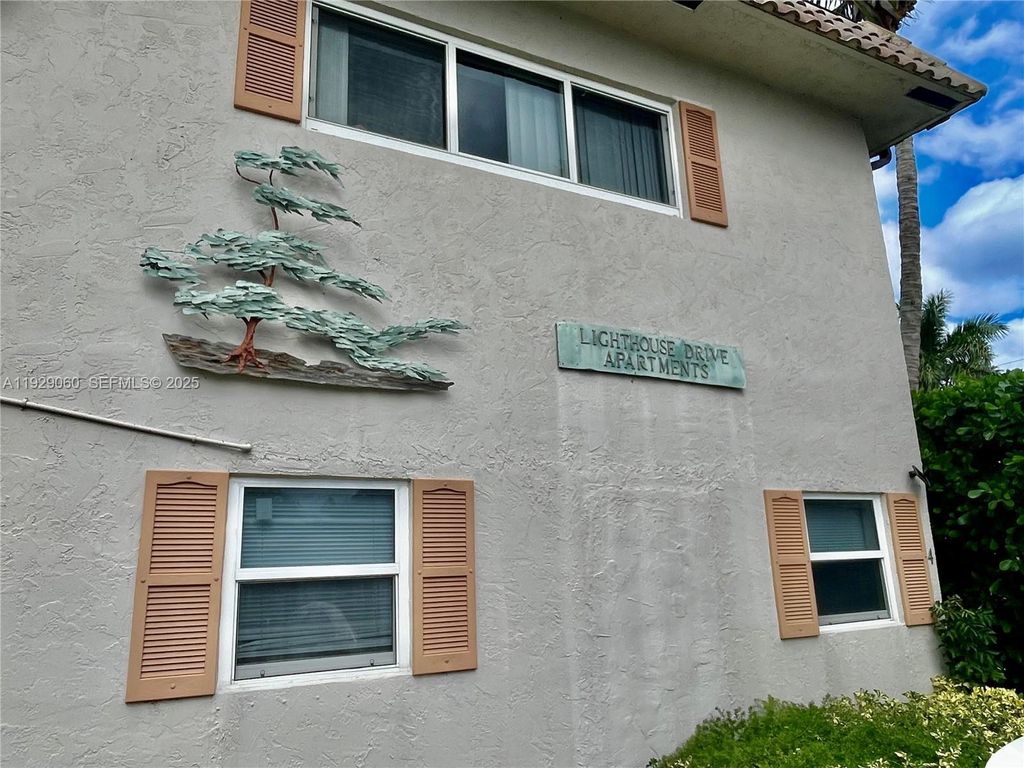 2161 NE 42nd St 6, Lighthouse Point, FL 33064