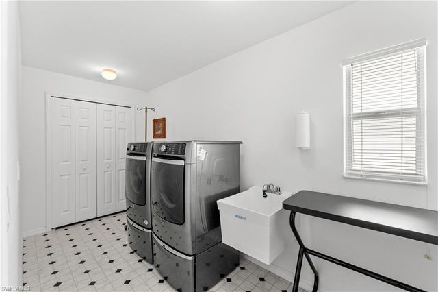 1128 SW 41st TER, Cape Coral, FL 33914