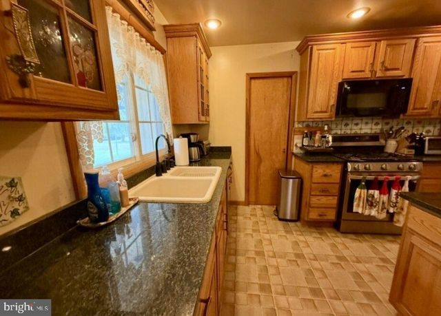 24 BEARDSLEE RD, Millstone, NJ 08844